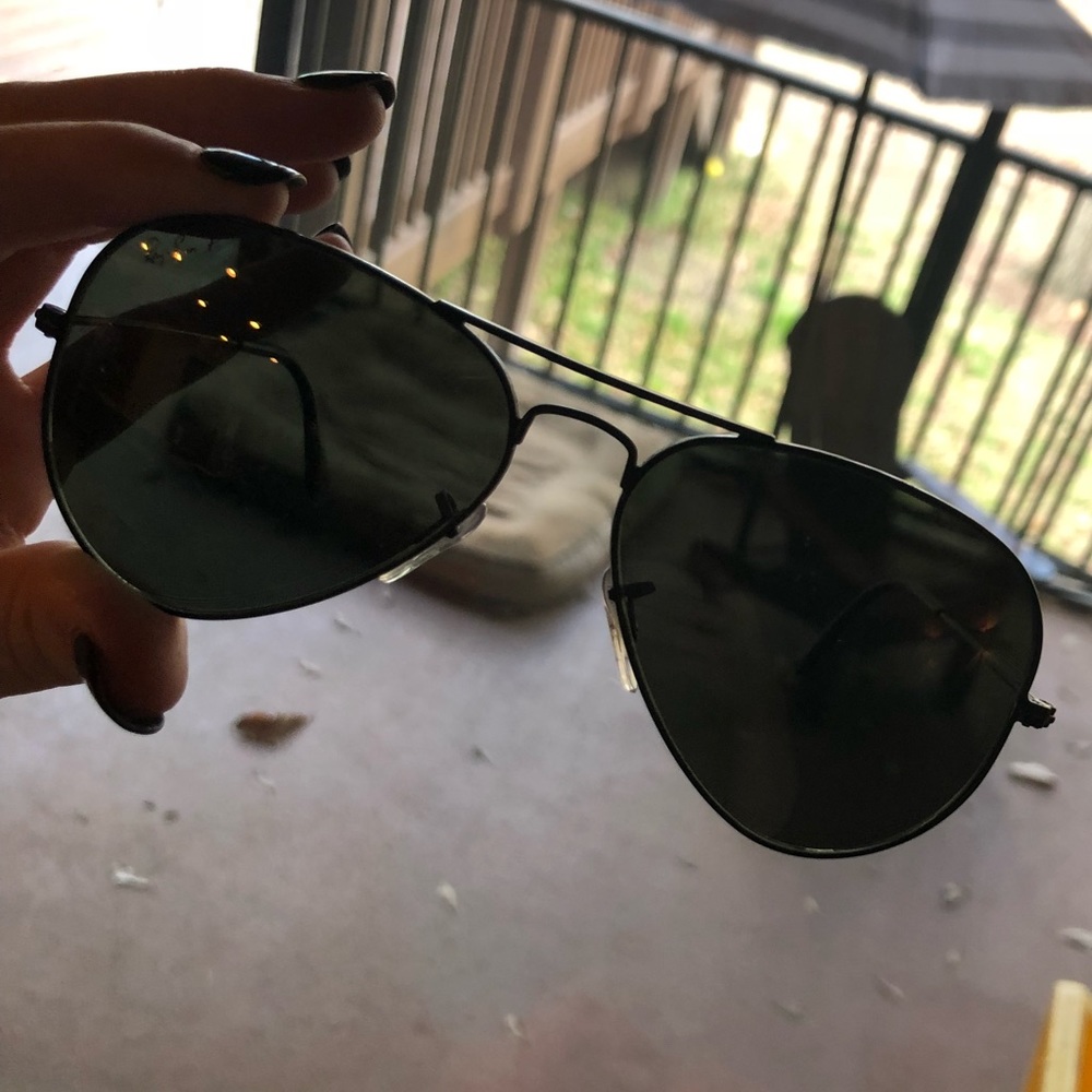 All Black Aviator Ray-bans!